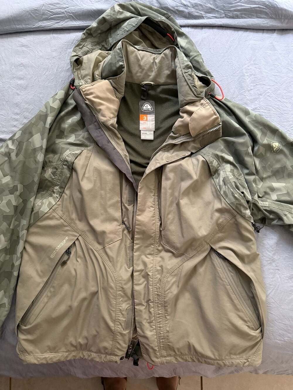 Vintage 2000s Men’s Nike ACG Camo Storm-FIT Jacket Medium